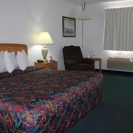 Americas Best Value Inn Grand Forks Buitenkant foto