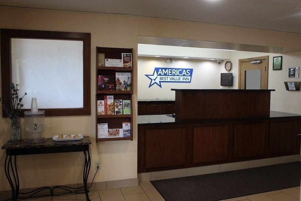 Americas Best Value Inn Grand Forks Buitenkant foto