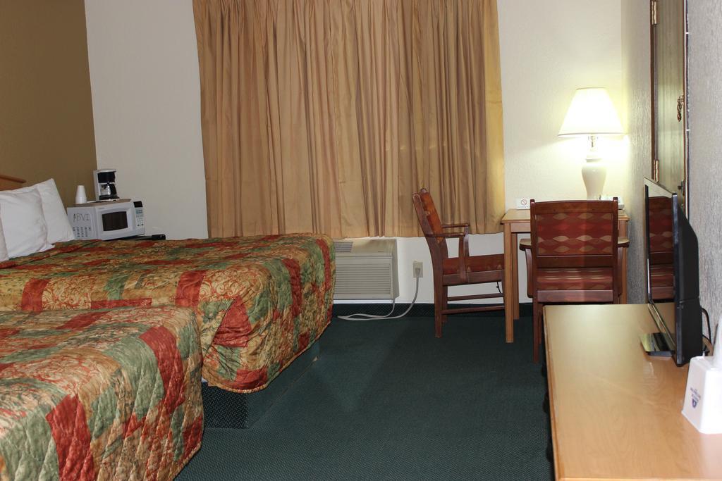 Americas Best Value Inn Grand Forks Buitenkant foto