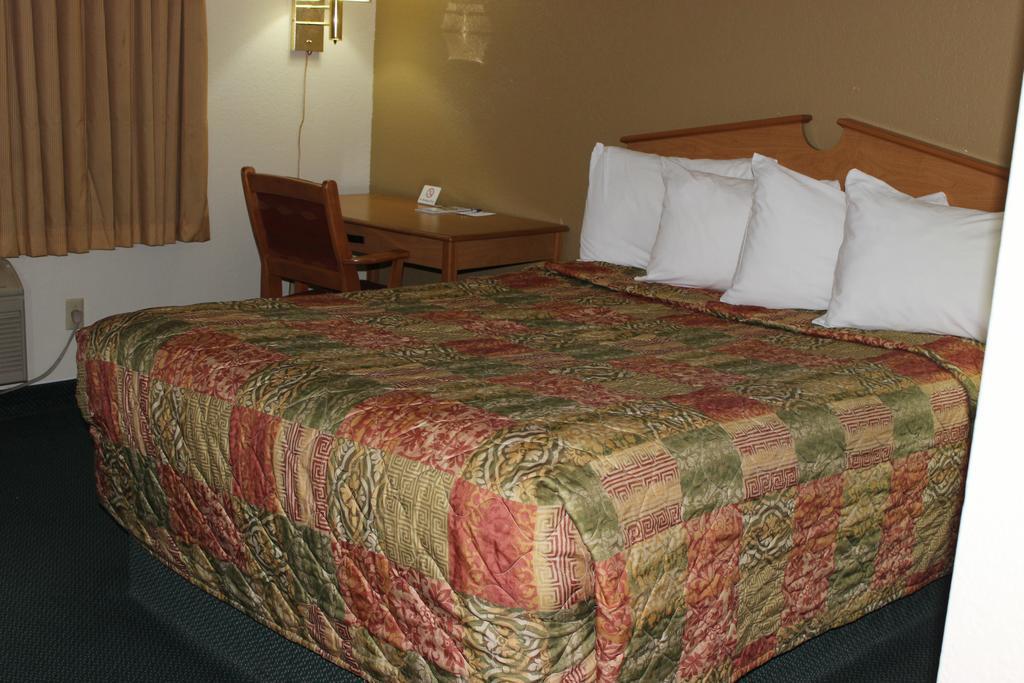Americas Best Value Inn Grand Forks Buitenkant foto