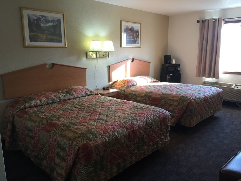 Americas Best Value Inn Grand Forks Buitenkant foto