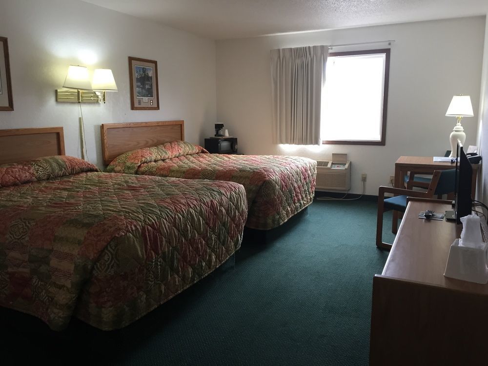 Americas Best Value Inn Grand Forks Buitenkant foto