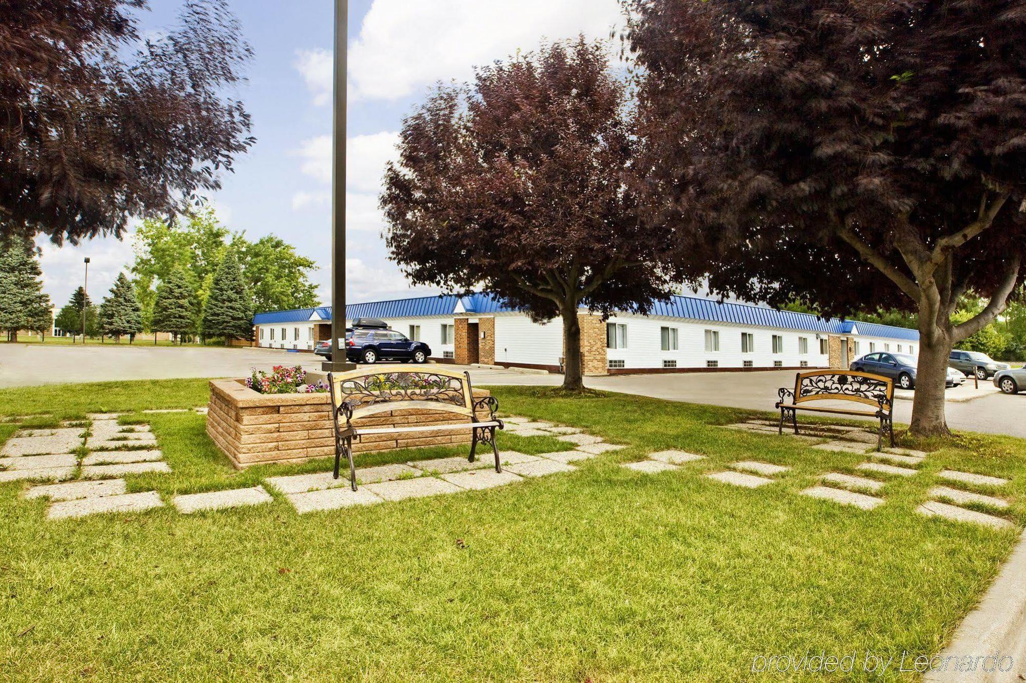 Americas Best Value Inn Grand Forks Buitenkant foto
