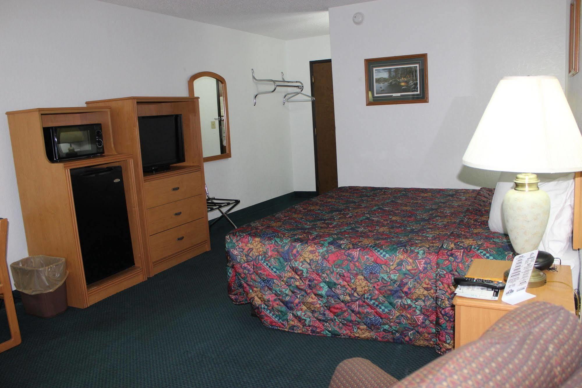 Americas Best Value Inn Grand Forks Buitenkant foto