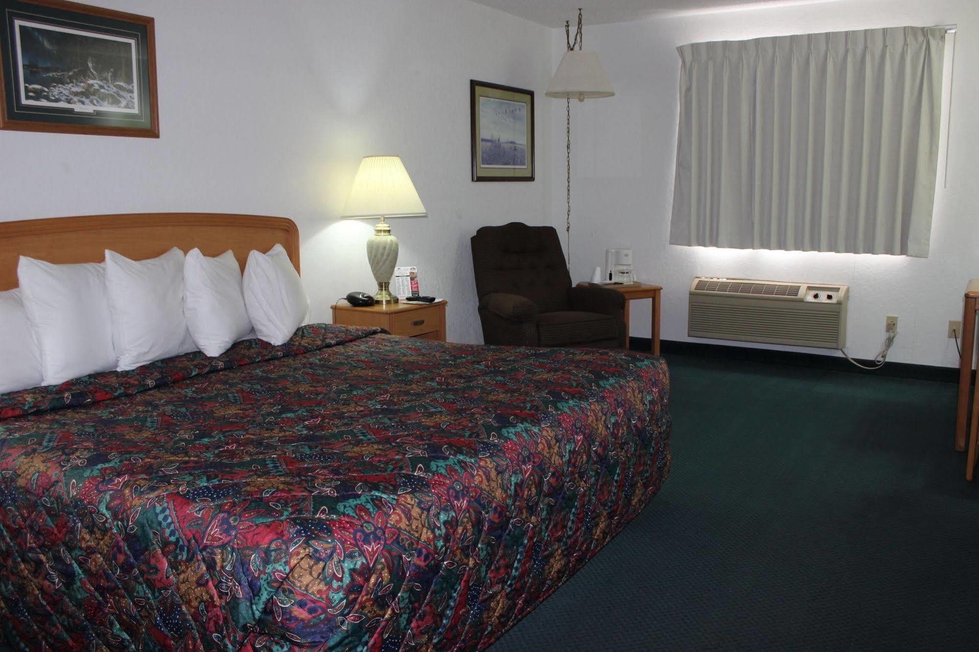 Americas Best Value Inn Grand Forks Buitenkant foto