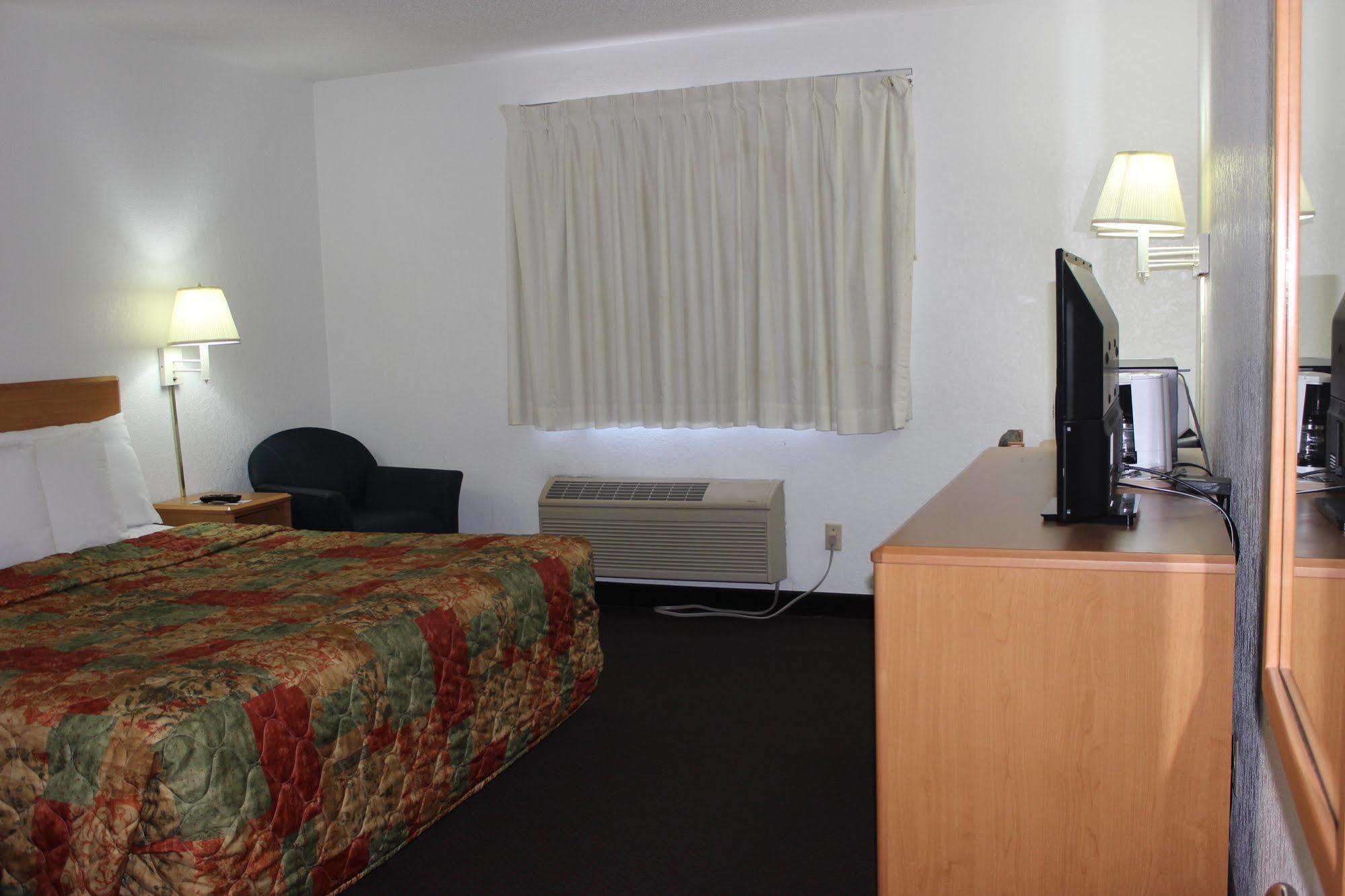 Americas Best Value Inn Grand Forks Buitenkant foto