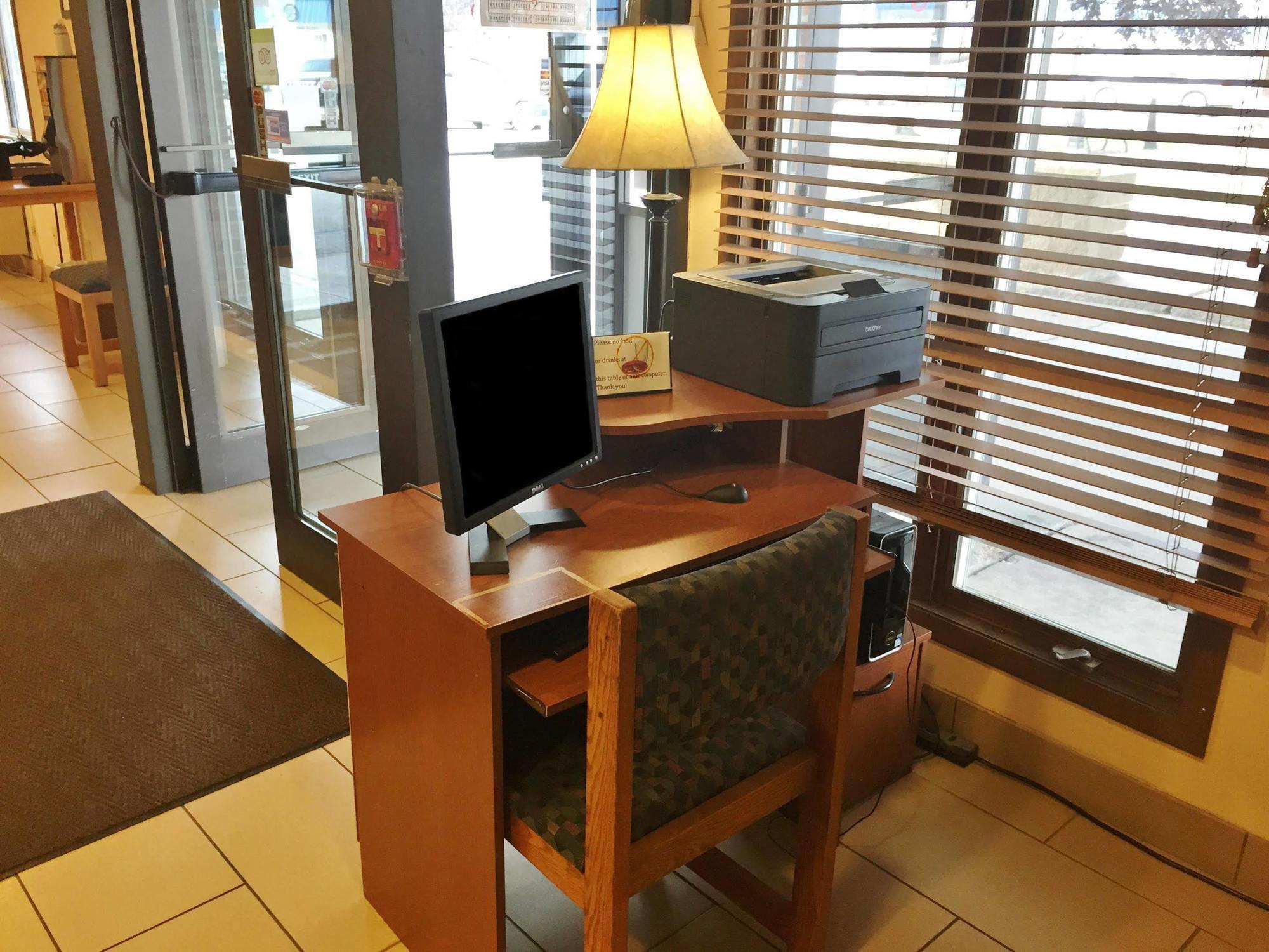 Americas Best Value Inn Grand Forks Buitenkant foto