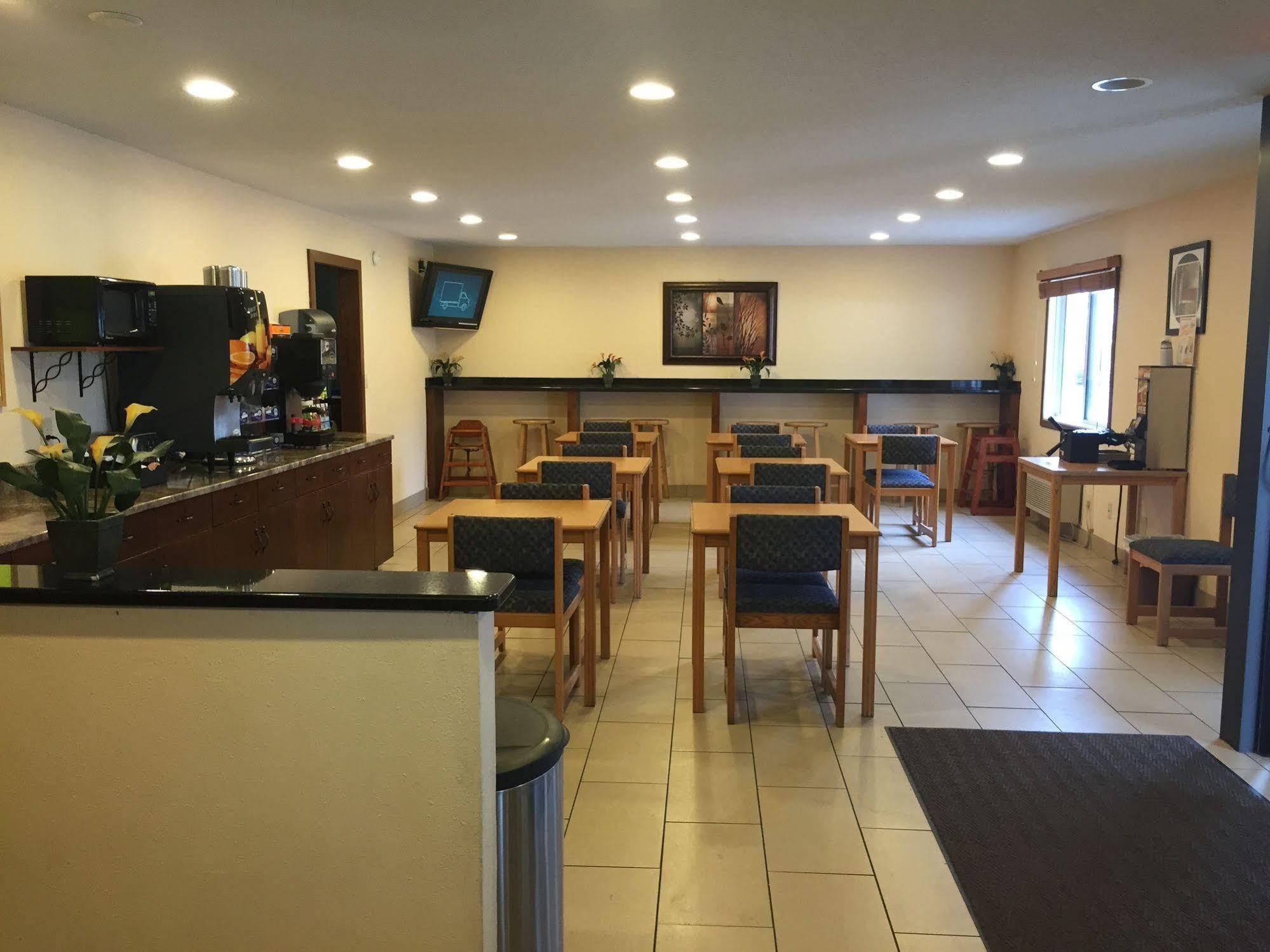 Americas Best Value Inn Grand Forks Buitenkant foto