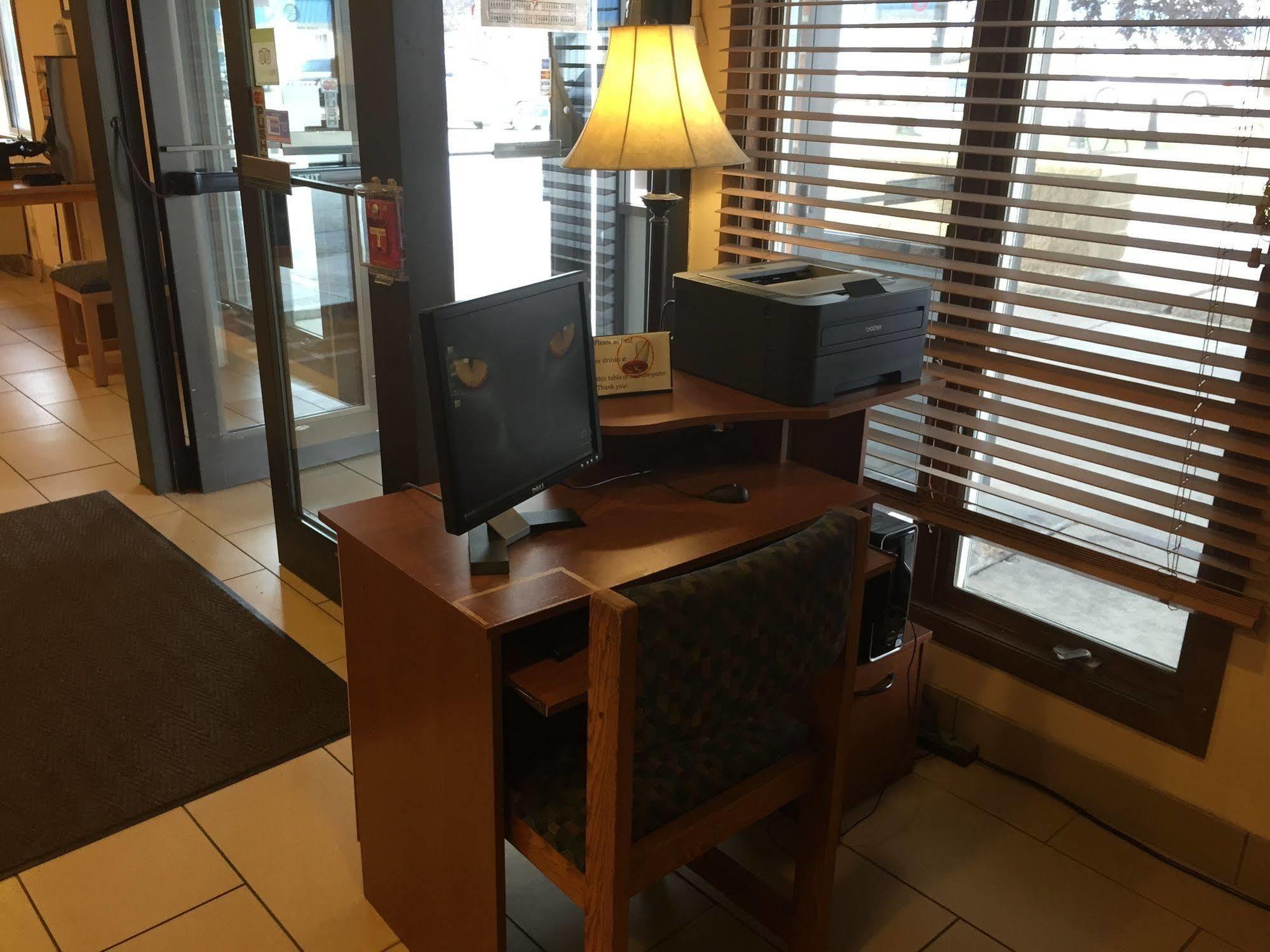 Americas Best Value Inn Grand Forks Buitenkant foto