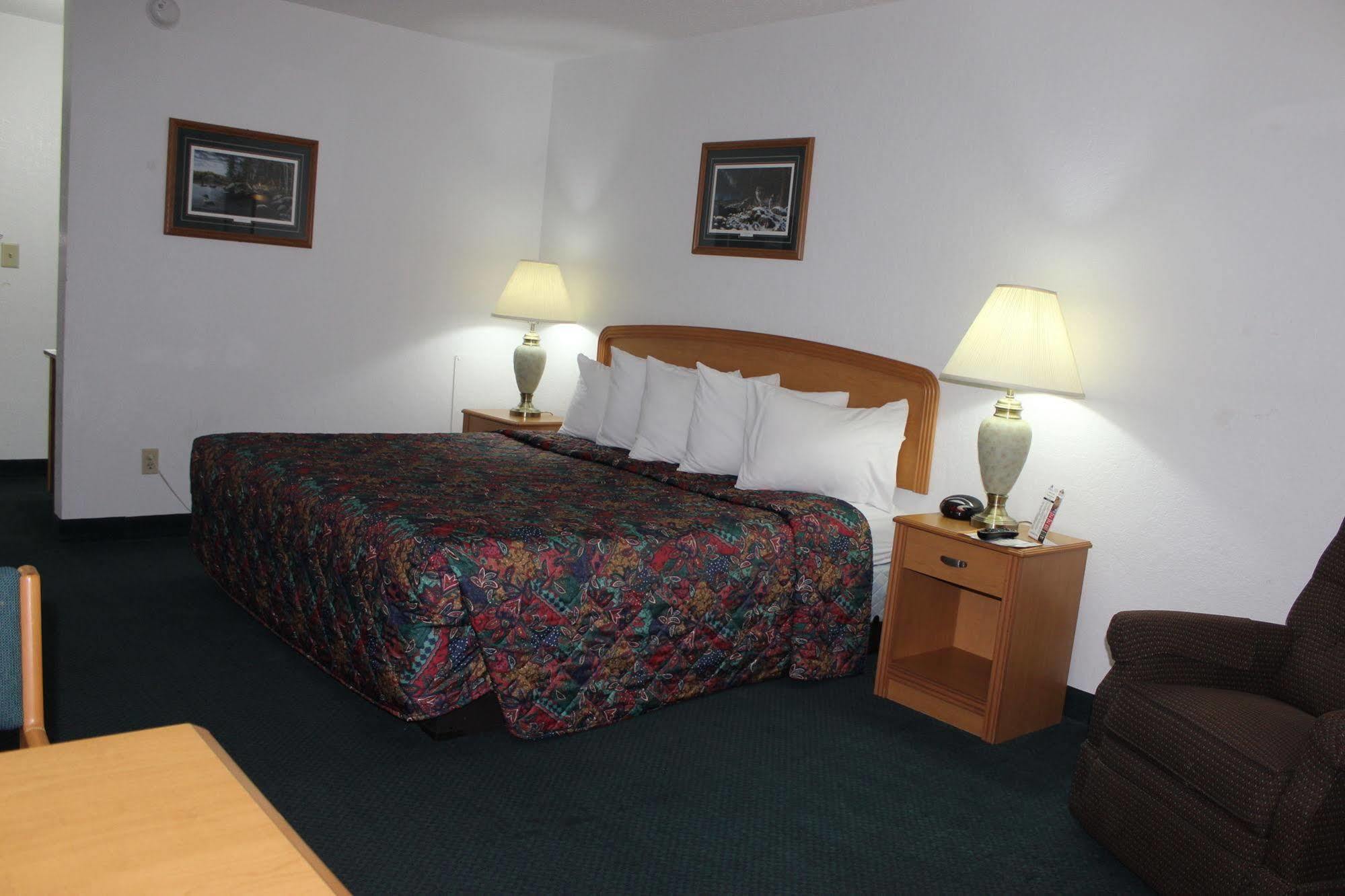 Americas Best Value Inn Grand Forks Buitenkant foto