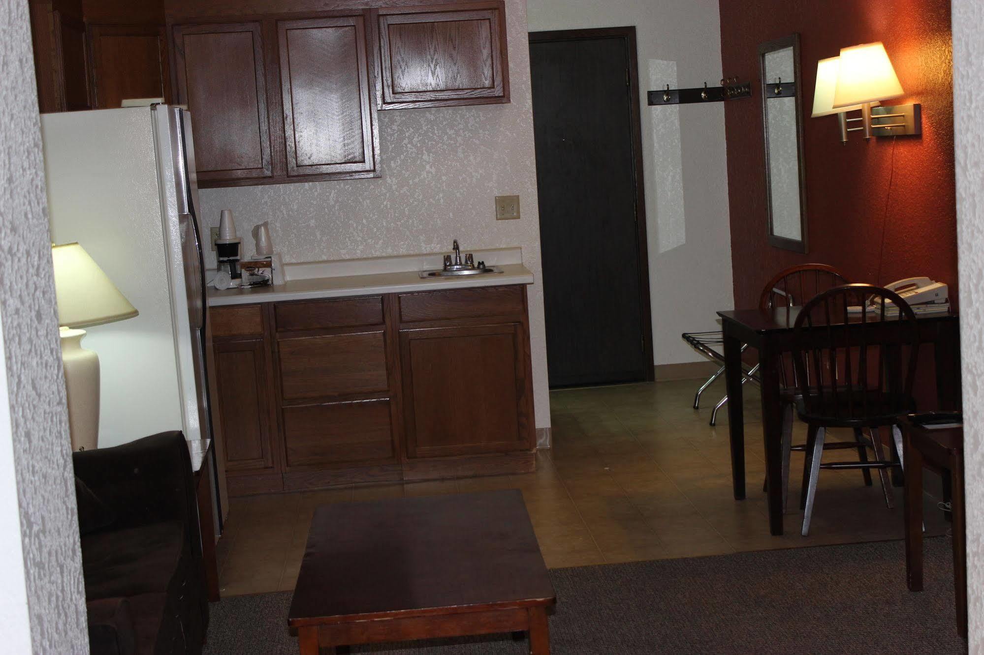 Americas Best Value Inn Grand Forks Buitenkant foto