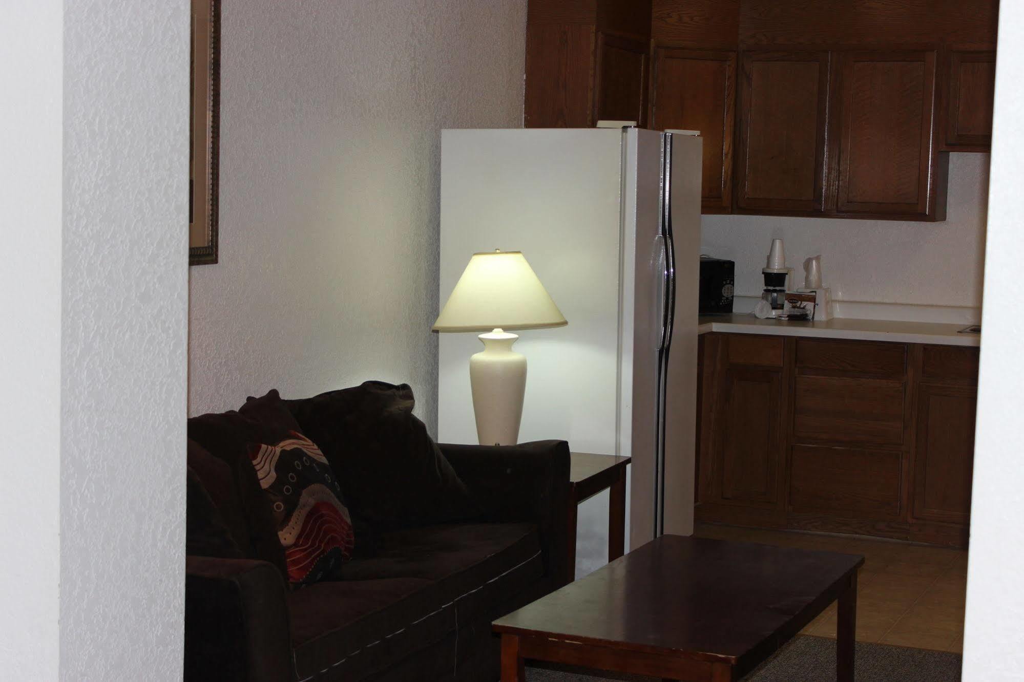 Americas Best Value Inn Grand Forks Buitenkant foto