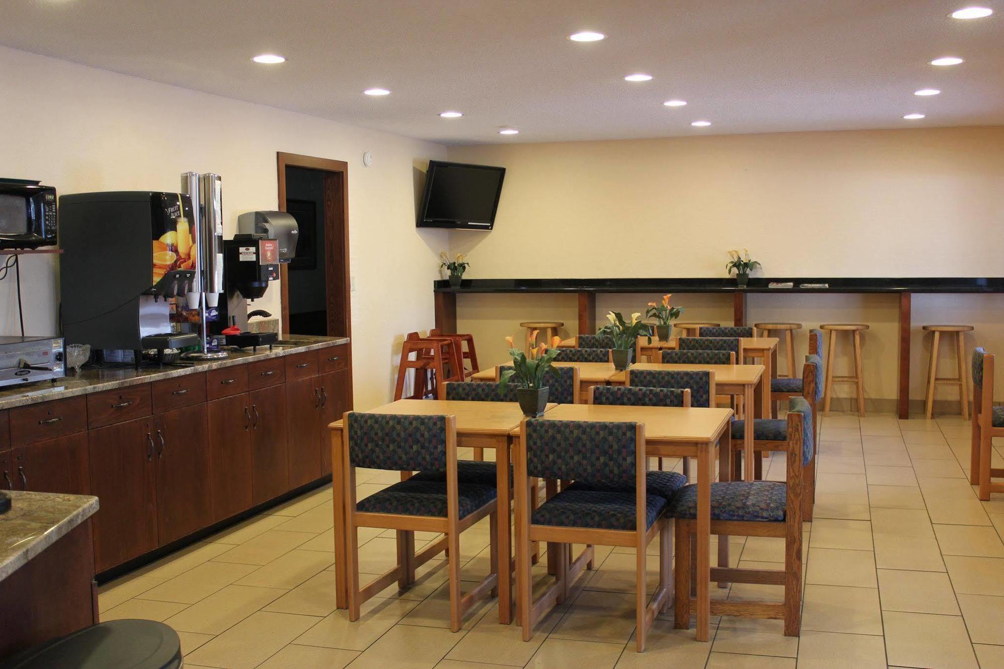 Americas Best Value Inn Grand Forks Buitenkant foto